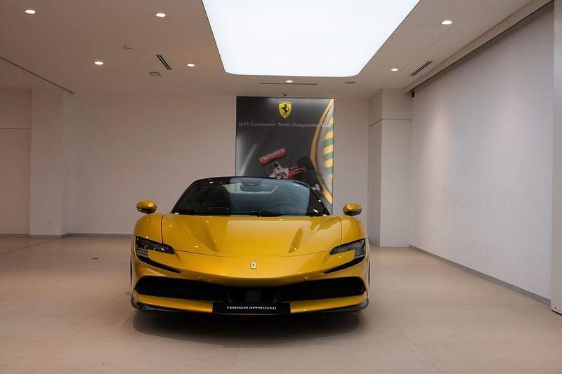 Gebraucht Ferrari SF90 999 PS (734 kW) 2021 Gelb Cabrio