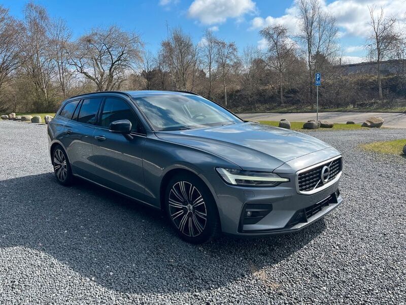 Gebraucht Volvo V60 R-Design 190 PS (139 kW) 2020 Grau Kombi