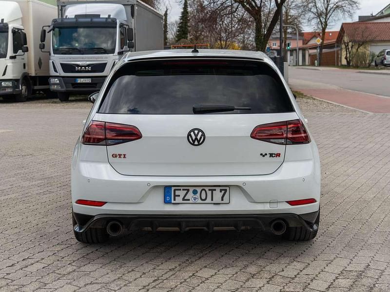 Second-hand VW Golf VII GTI 290 CP (213 kW) 2019 Alb Berlinǎ