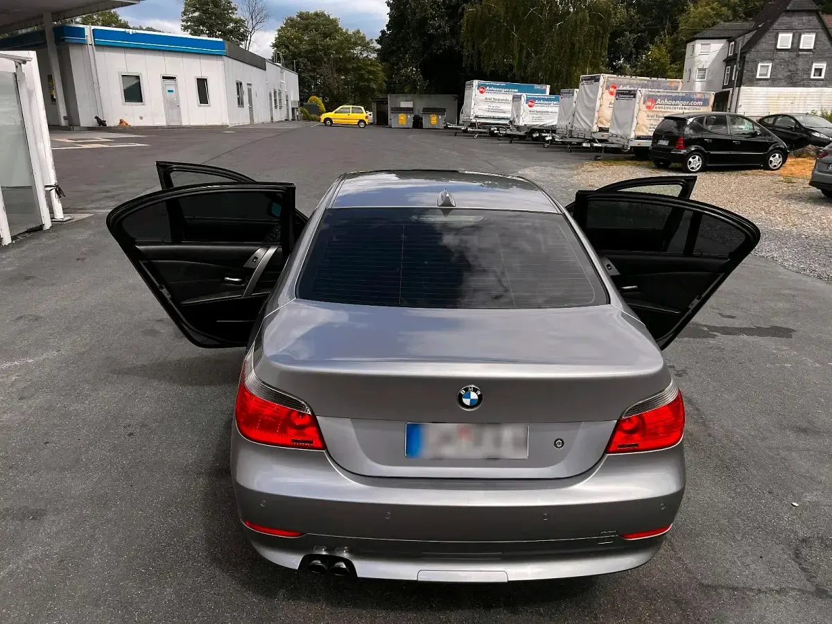 Gebraucht BMW 523 177 PS (130 kW) 2007 Grau Limousine