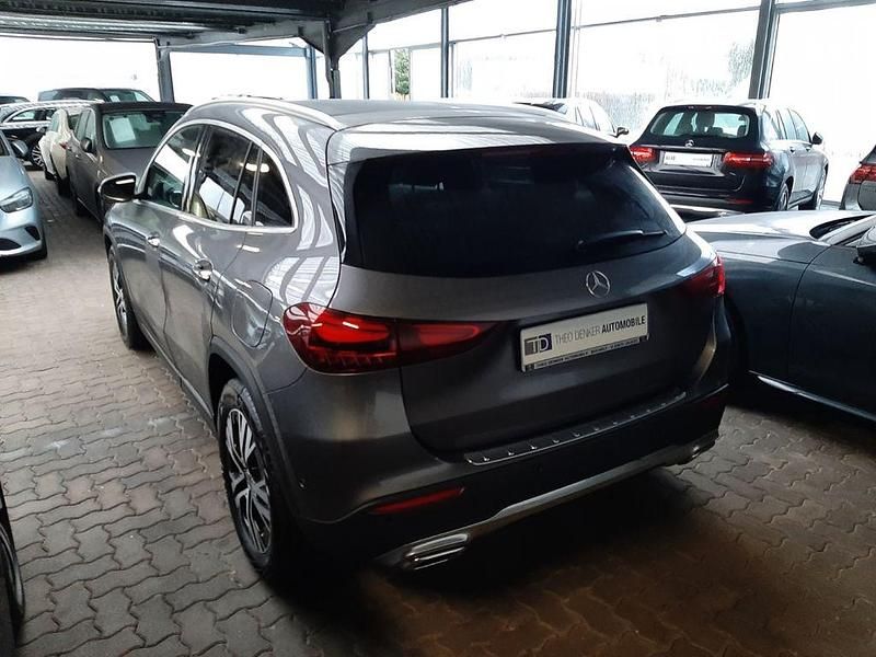 Gebraucht Mercedes GLA200 Progressive 177 PS (130 kW) 2024 Grau SUV