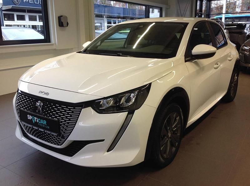 Weiß Gebraucht 2021 Peugeot e-208 Active Kleinwagen | 13.950 € (Fairer Preis) - Bild 1/1