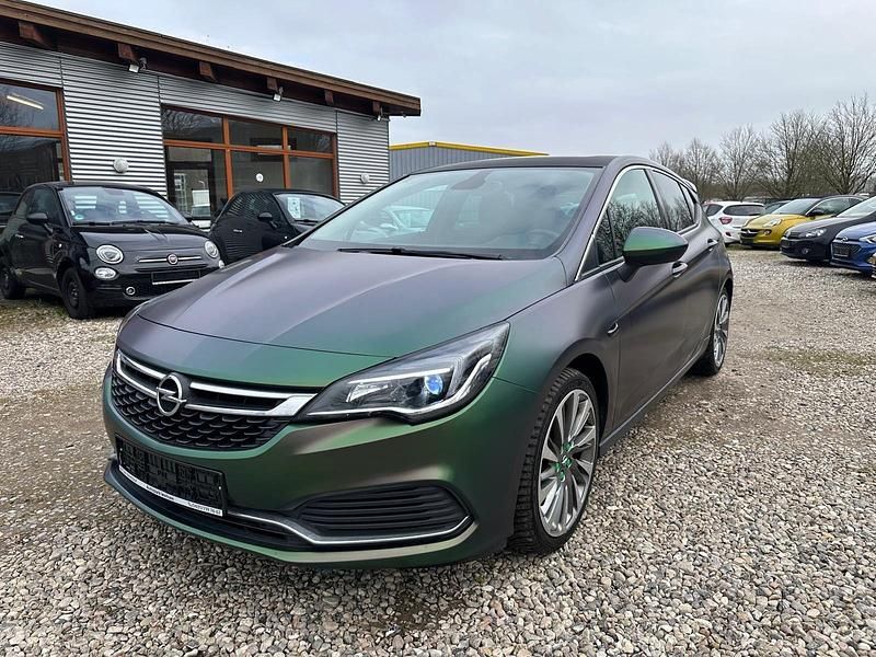 Usado Opel Astra Dynamic 200 HP (147 kW) 2017 Verde Sedan