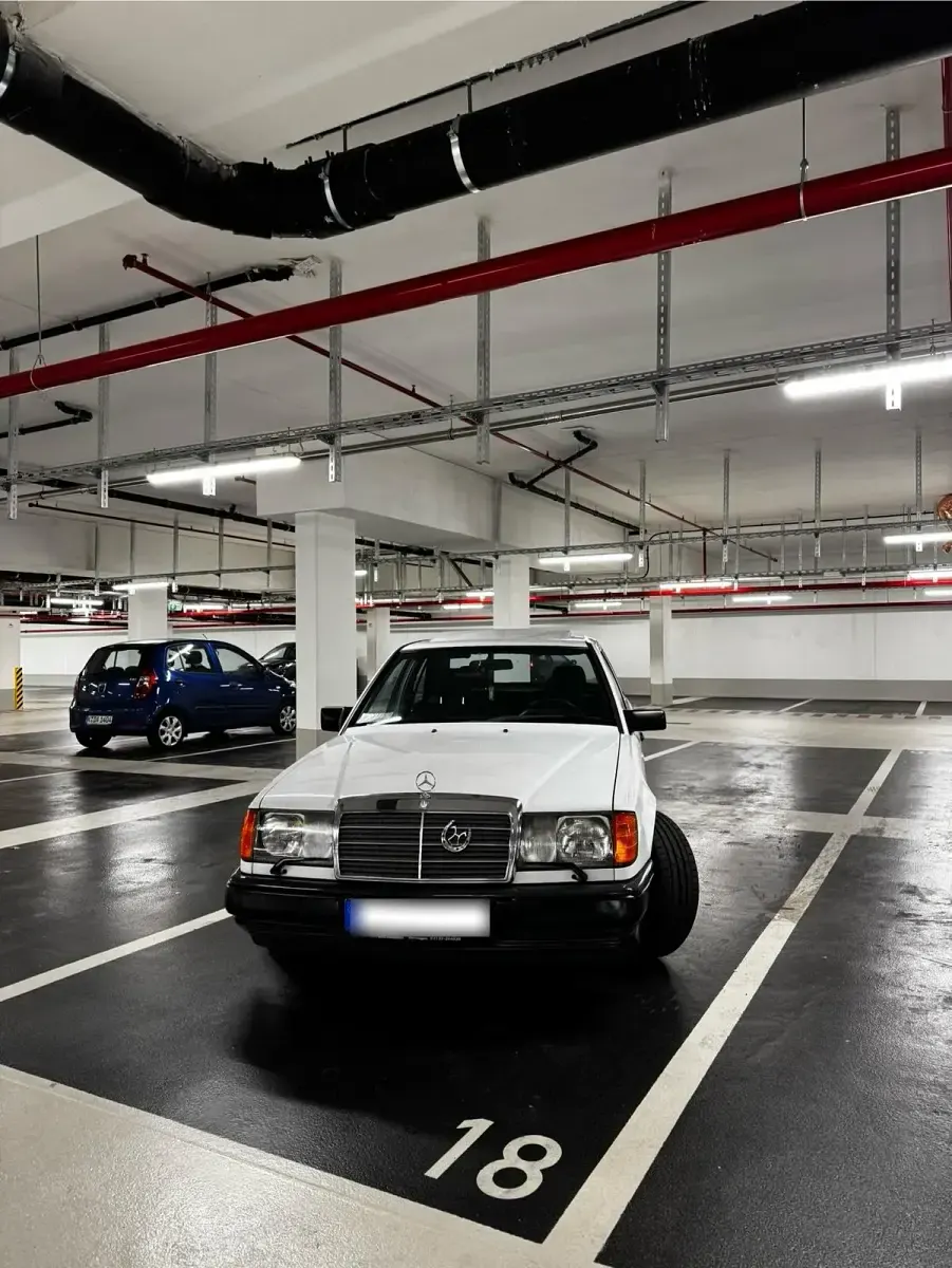 Gebraucht Mercedes E260 160 PS (117 kW) 1988 Weiß Limousine