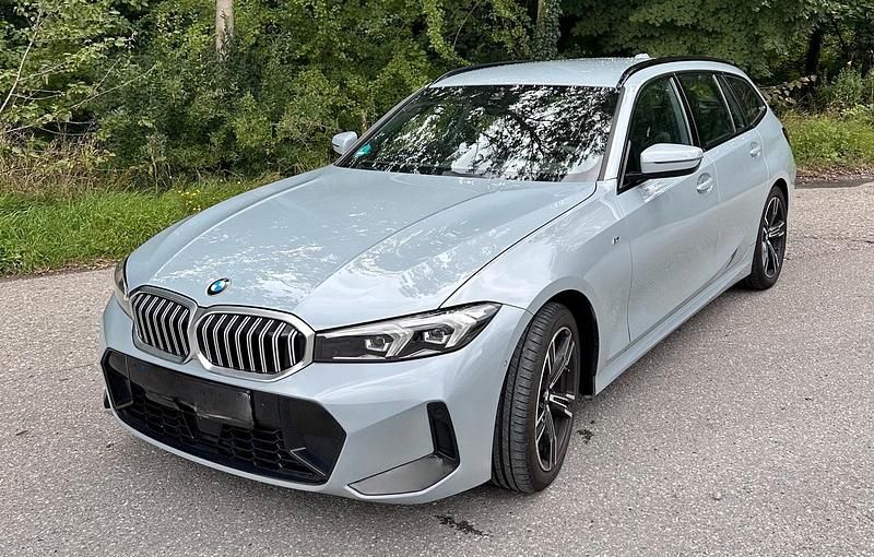 Grau Gebraucht 2024 BMW 320 M Sport Kombi | 40.000 € (Superpreis) - Bild 1/4