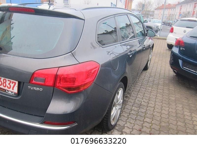 Gebraucht Opel Astra Active 140 PS (102 kW) 2013 Grau Kombi