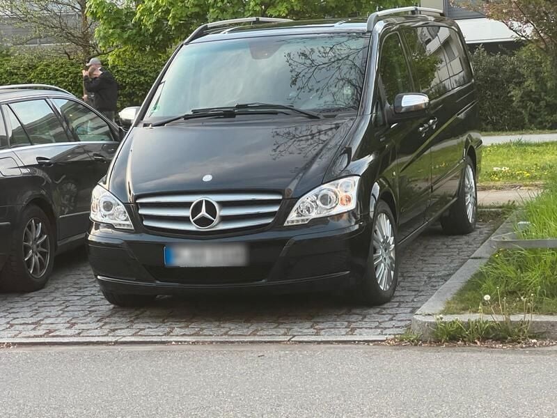 Schwarz Gebraucht 2013 Mercedes Viano Van / Kleinbus | 25.000 € (Teuer) - Bild 1/4