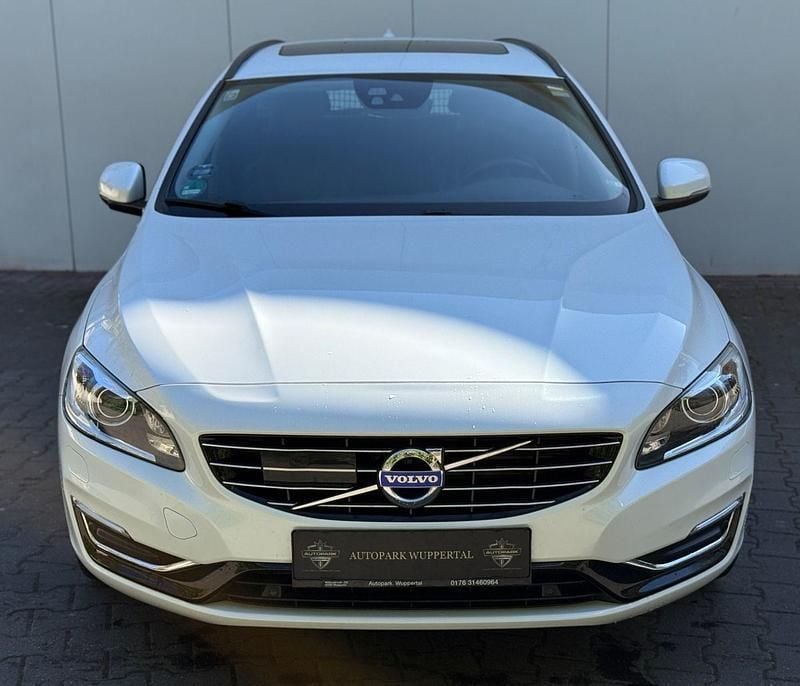 Weiß Gebraucht 2014 Volvo V60 Summum Kombi | 15.999 € (Teuer) - Bild 1/4
