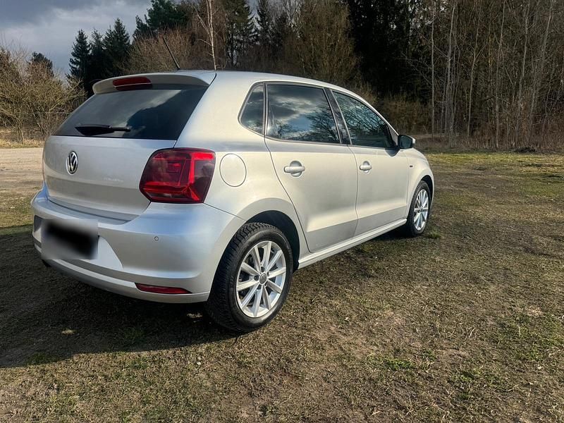 Gebraucht VW Polo LOUNGE 90 PS (66 kW) 2015 Silber Kleinwagen
