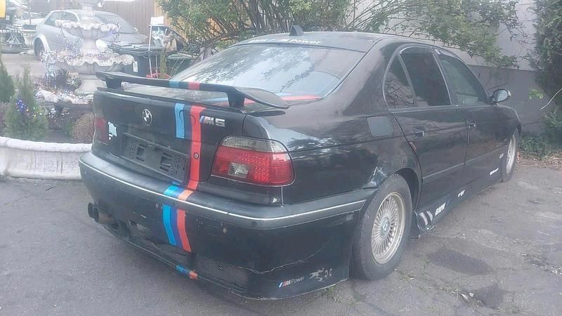 Schwarz Gebraucht 1996 BMW 520 Limousine | 1.399 € - Bild 1/4