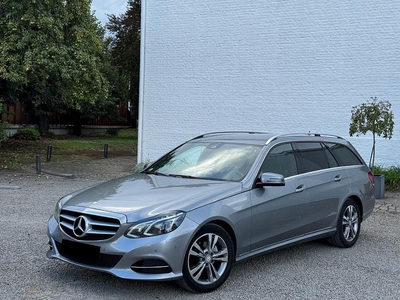 Grau Gebraucht 2014 Mercedes E220 Avantgarde Kombi | 14.350 € (Superpreis) - Bild 1/4