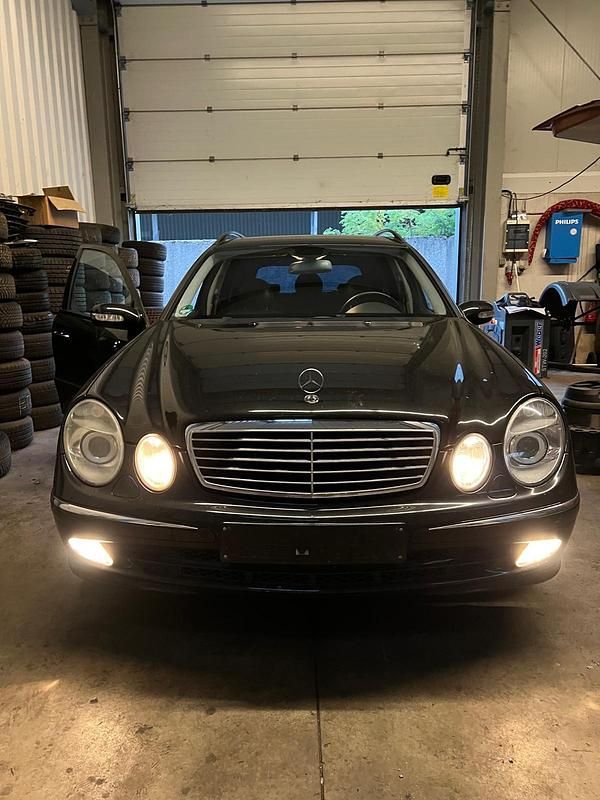Schwarz Gebraucht 2004 Mercedes E320 Kombi | 3.000 € (Guter Preis) - Bild 1/4