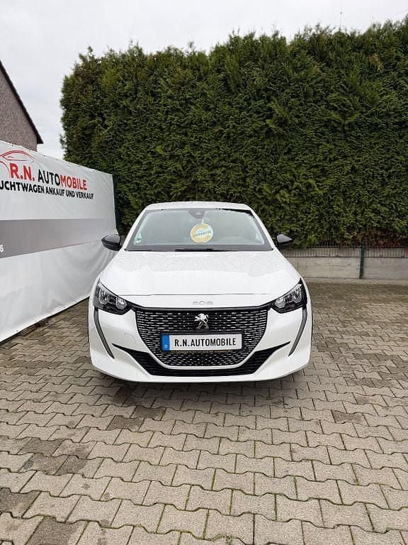 Gebraucht Peugeot e-208 Allure 100 kW (136 PS) 2024 Weiß Kleinwagen