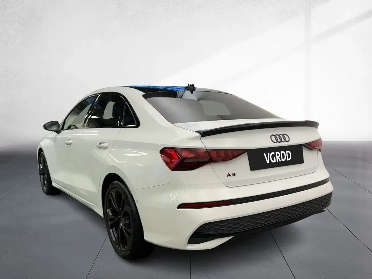 Gebraucht Audi A3 Advanced 116 PS (85 kW) 2025 Arkonaweiß Limousine