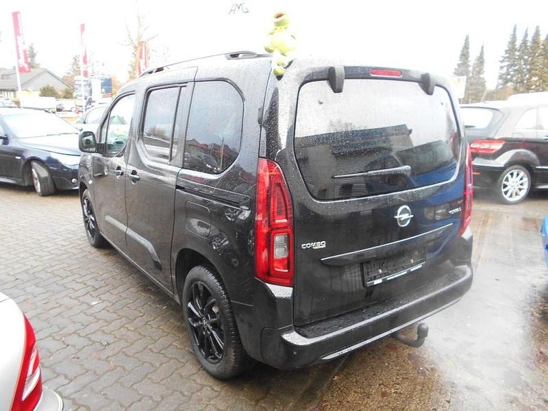 Gebraucht Opel Combo Life Innovation 131 PS (96 kW) 2019 Schwarz Limousine