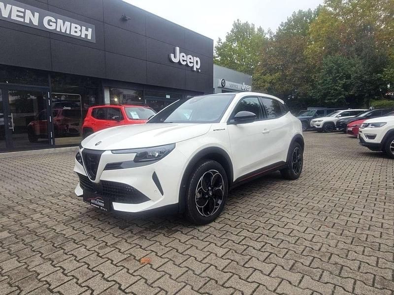 Bianco sempione, unilackierun Neu 2025 Alfa Romeo GT Junior Edizione Speciale SUV | 31.500 € (Fairer Preis) - Bild 1/4