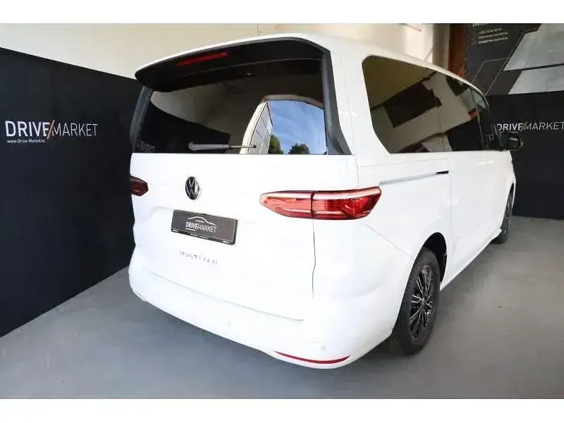 Gebraucht VW Multivan Life 150 PS (110 kW) 2025 Weiß Van / Kleinbus