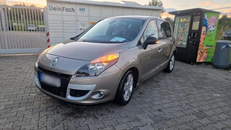 Braun Gebraucht 2011 Renault Scénic III Van / Kleinbus | 2.500 € (Fairer Preis) - Bild 1/4