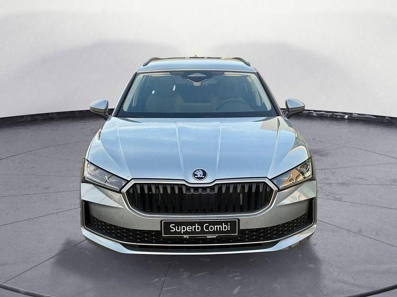 Neu Skoda Superb Selection 150 PS (110 kW) 2026 Silber Kombi