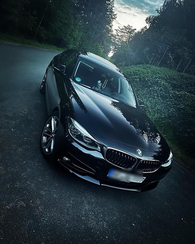 Gebraucht BMW 330 Sport Line 258 PS (189 kW) 2017 Schwarz Limousine