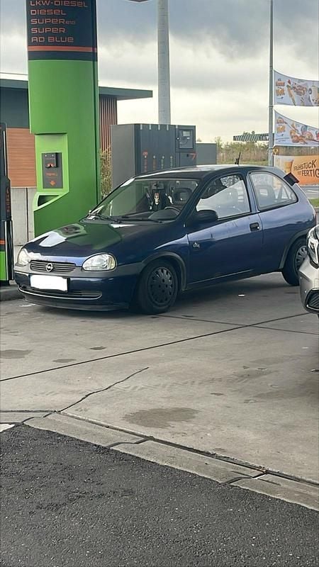 Gebraucht Opel Corsa 45 PS (33 kW) 1997 Blau Kleinwagen