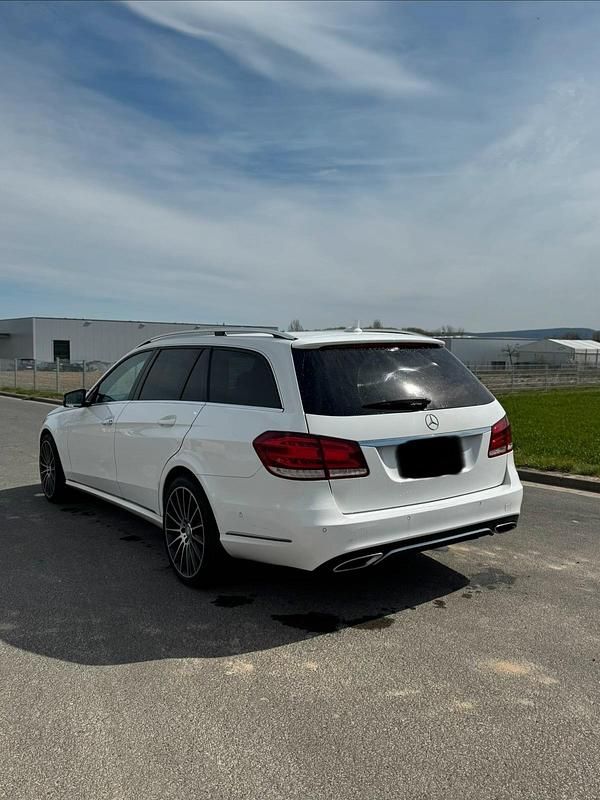 Gebraucht Mercedes E220 170 PS (125 kW) 2013 Weiß Kombi