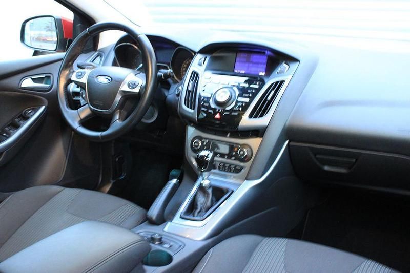 Gebraucht Ford Focus Titanium X 125 PS (91 kW) 2012 Rot Limousine