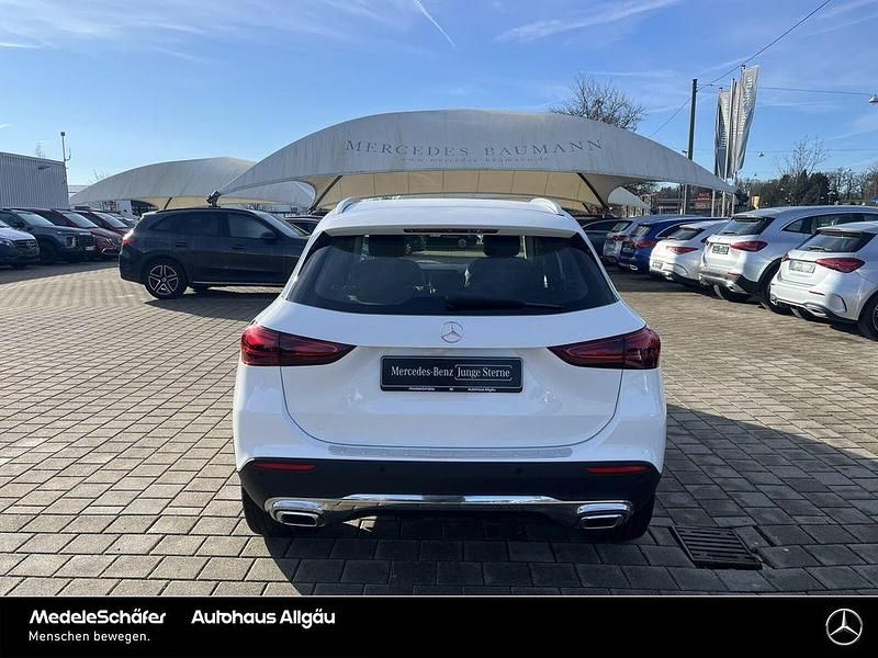 Gebraucht Mercedes GLA200 Progressive 163 PS (119 kW) 2024 Unilack polarweiß SUV