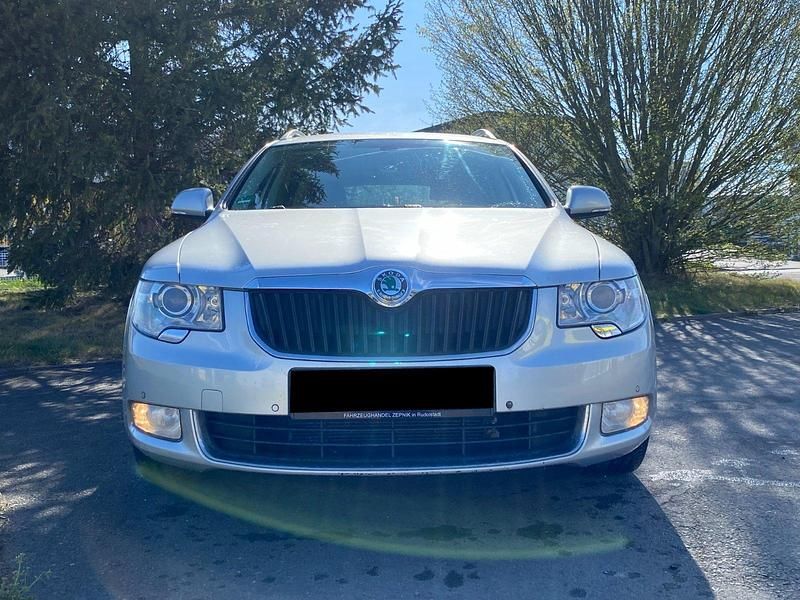Gebraucht Skoda Superb Elegance 260 PS (191 kW) 2010 Silber Kombi