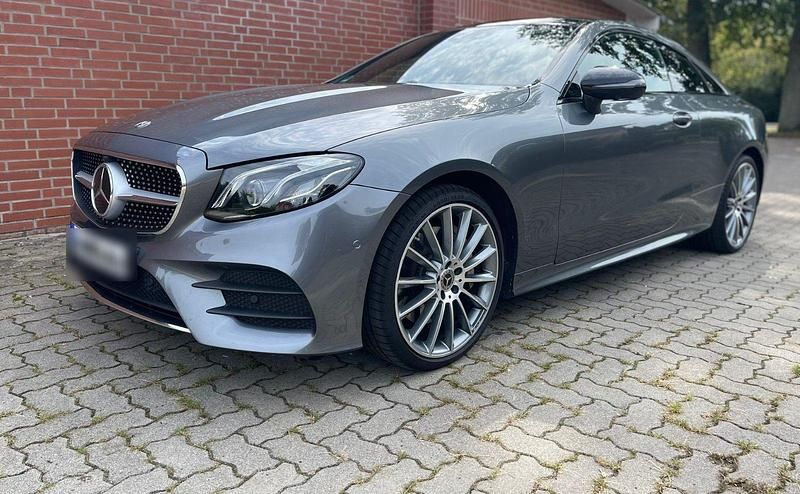 Grau Gebraucht 2018 Mercedes E350 AMG Coupé | 44.400 € (Teuer) - Bild 1/4