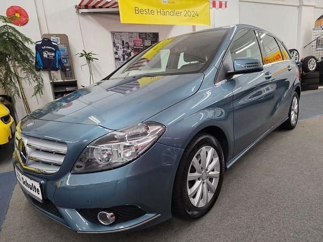 Blau Gebraucht 2014 Mercedes B200 Style Van / Kleinbus | 14.999 € (Fairer Preis) - Bild 1/4