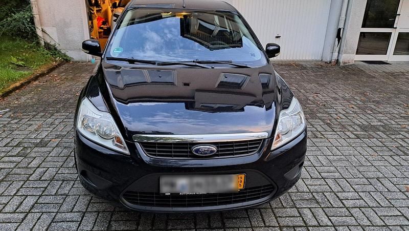 Schwarz Gebraucht 2010 Ford Focus Ambiente Kombi | 1.400 € (Guter Preis) - Bild 1/4