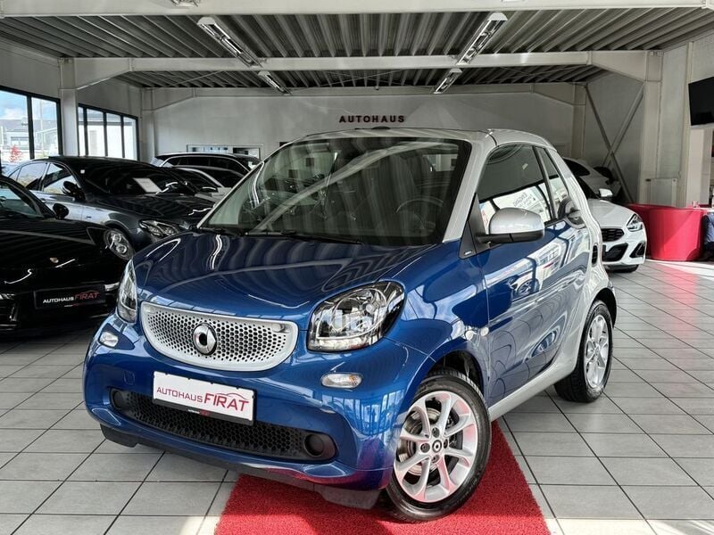 Blau Gebraucht 2019 Smart ForTwo Cabrio Passion Cabrio | 13.949 € (Superpreis) - Bild 1/4