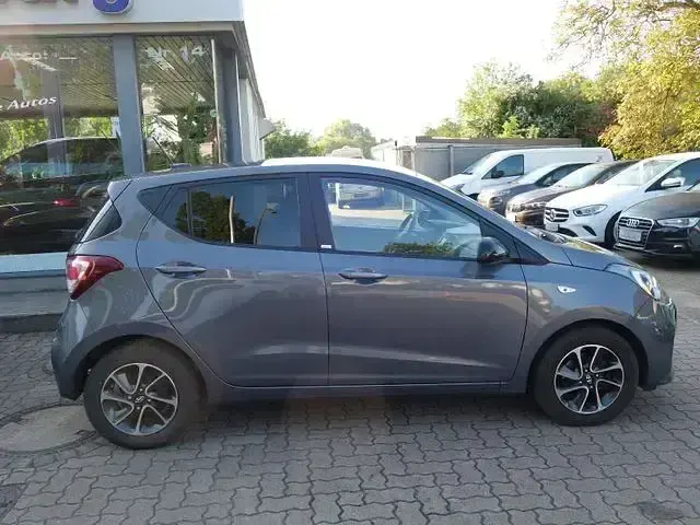 Gebraucht Hyundai i10 YES! 67 PS (49 kW) 2019 Grau Kleinwagen