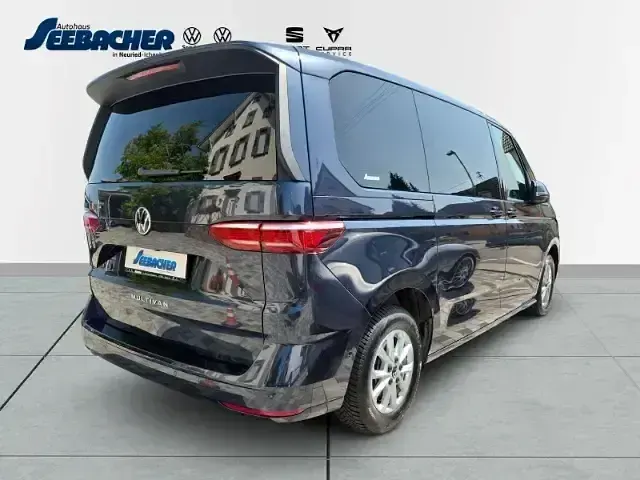 Gebraucht VW Multivan Life 150 PS (110 kW) 2024 Blau Van / Kleinbus