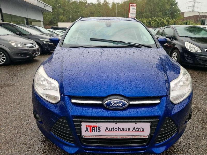 Blau Gebraucht 2014 Ford Focus Ambiente Kombi | 4.200 € (Guter Preis) - Bild 1/4