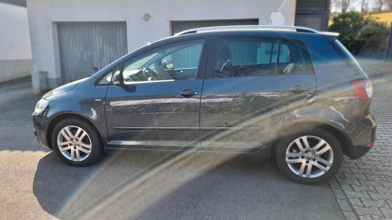 Gebraucht VW Golf VII Match 125 PS (91 kW) 2012 Schwarz Limousine