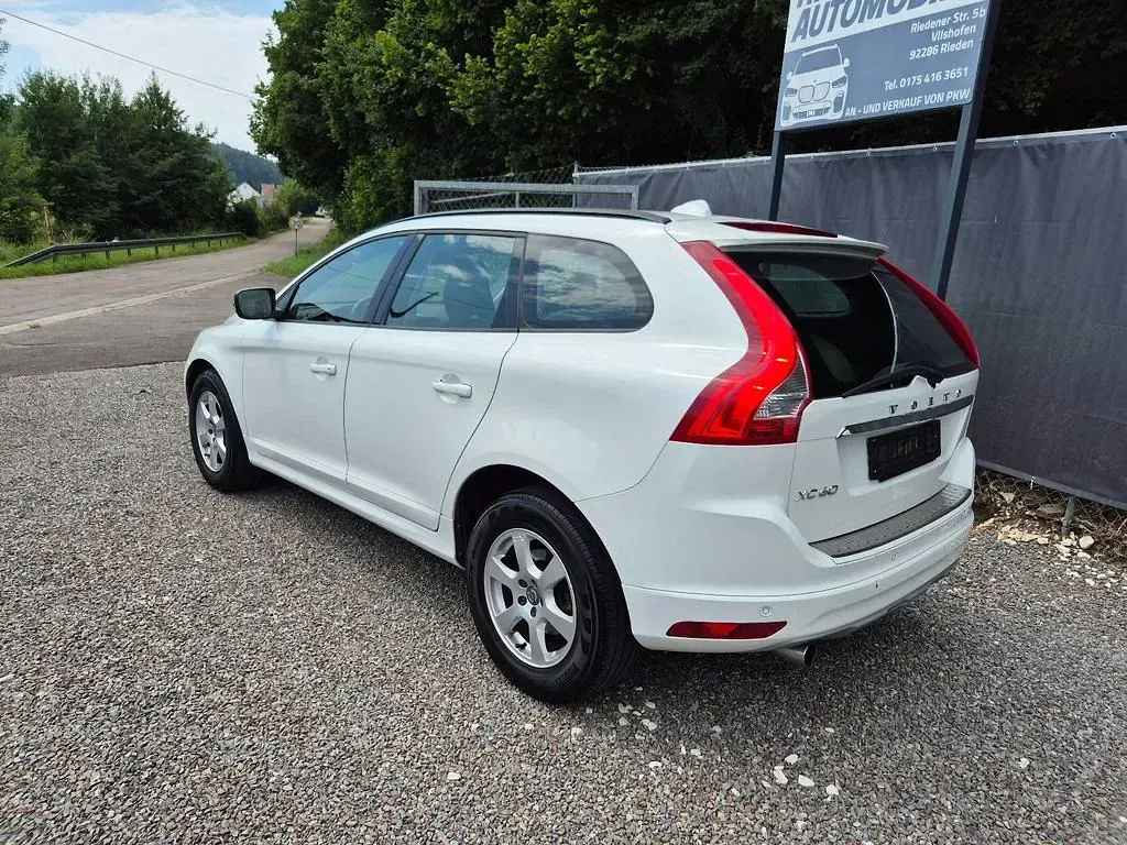 Gebraucht Volvo XC60 Kinetic 150 PS (110 kW) 2016 Weiß SUV