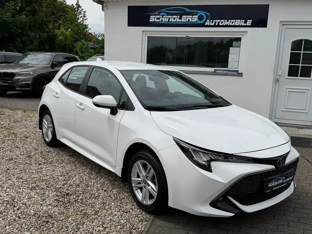 Gebraucht Toyota Corolla Hybrid Play 98 PS (72 kW) 2022 Weiß Limousine