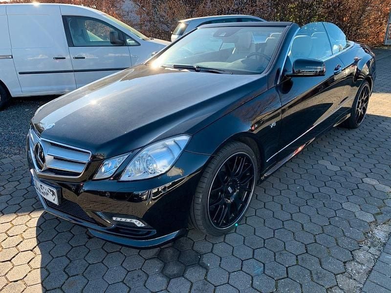 Gebraucht Mercedes E500 AMG 387 PS (284 kW) 2010 Schwarz Cabrio