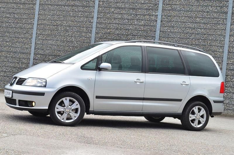 Silber Gebraucht 2009 Seat Alhambra Reference Van / Kleinbus | 4.580 € (Teuer) - Bild 1/4
