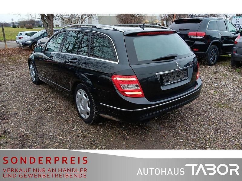 Gebraucht Mercedes C200 Avantgarde 136 PS (100 kW) 2012 Magnetitschwarz Kombi