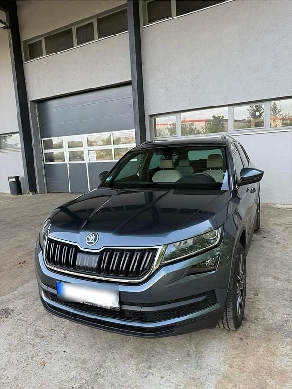 Grau Gebraucht 2020 Skoda Kodiaq SUV | 25.500 € (Fairer Preis) - Bild 1/4