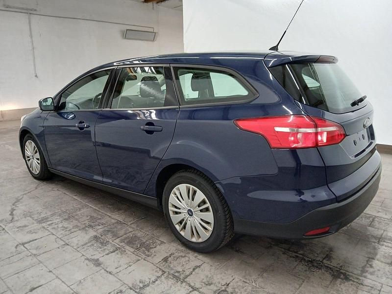 Gebraucht Ford Focus Trend 101 PS (74 kW) 2017 Blau Kombi