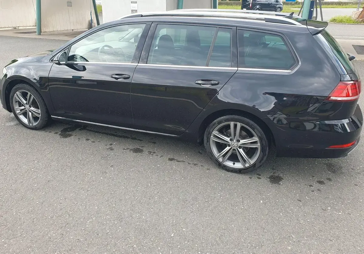 Gebraucht VW Golf VII Highline 150 PS (110 kW) 2020 Schwarz Kombi