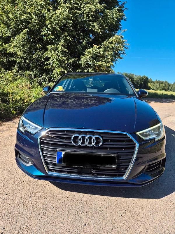 Blau Gebraucht 2019 Audi A3 Limousine | 17.300 € (Guter Preis) - Bild 1/4