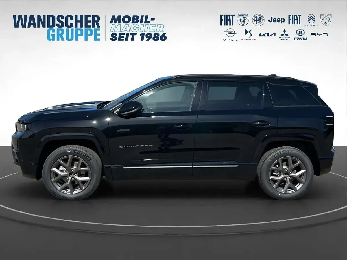 Neu Jeep Compass 145 PS (106 kW) 2026 Schwarzschwarz SUV