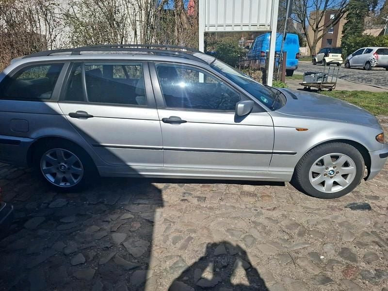 Gebraucht BMW 318 143 PS (105 kW) 2005 Silber Kombi