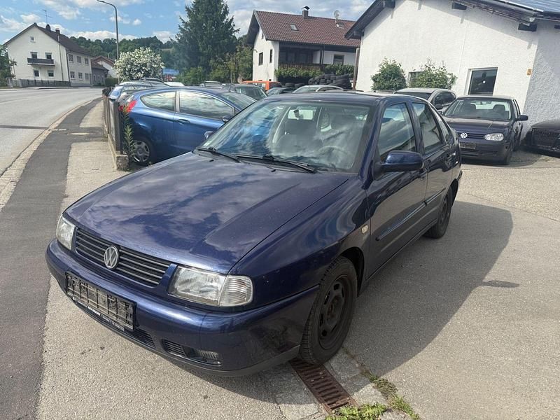 Blau Gebraucht 2000 VW Polo Limousine | 1.500 € (Fairer Preis) - Bild 1/4