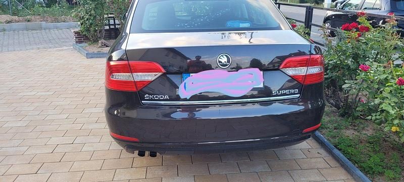 Braun Gebraucht 2013 Skoda Superb Limousine | 6.950 € (Guter Preis) - Bild 1/4